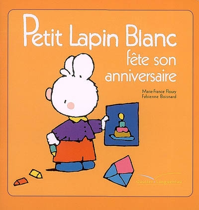 Petit lapin blanc fete son anniversaire