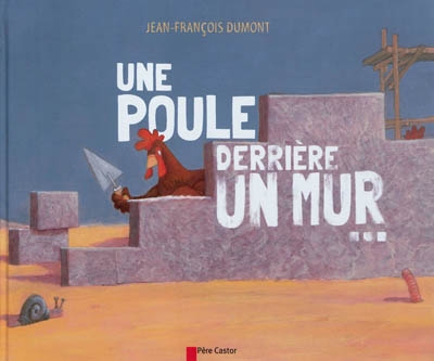 Une poule derriere un mur
