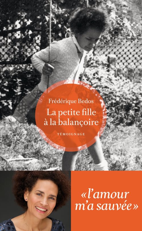 La petite fille a la balancoire