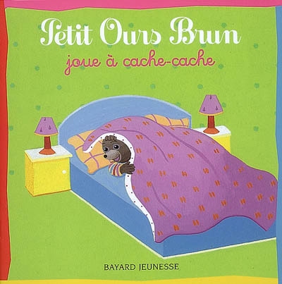 Petit ours brun joue a cache-cache