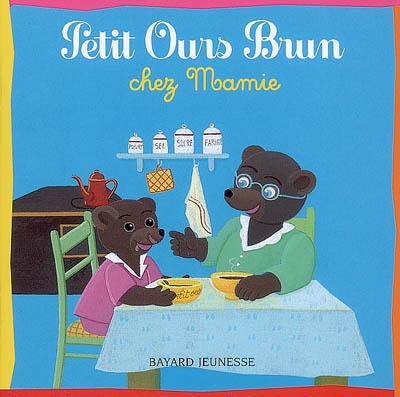 Petit ours brun chez mamie
