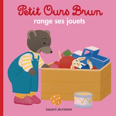 Petit ours brun range ses jouets